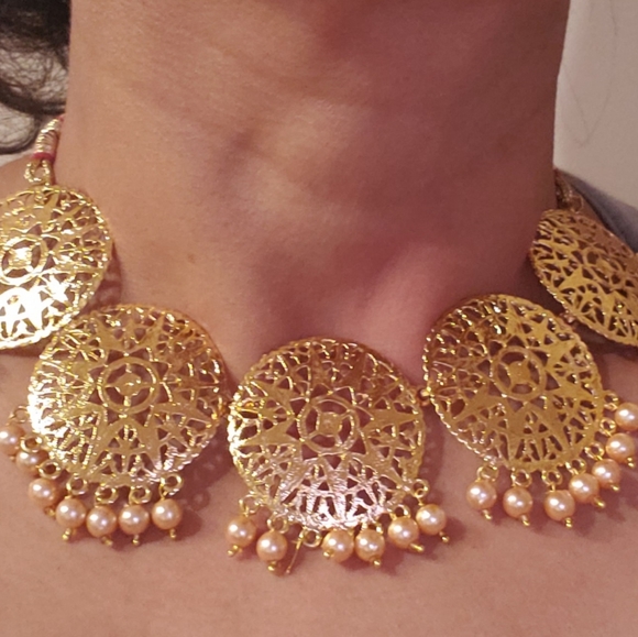 Jewelry-Set of 2 necklaces-Gold tone with pearls - Picture 4 of 4